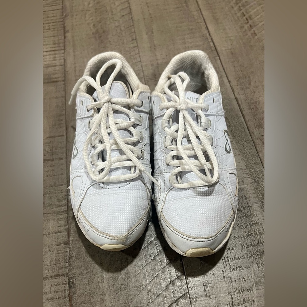 GUC, Nfinity Rival, white cheerleading tumbling shoes, Sz 5